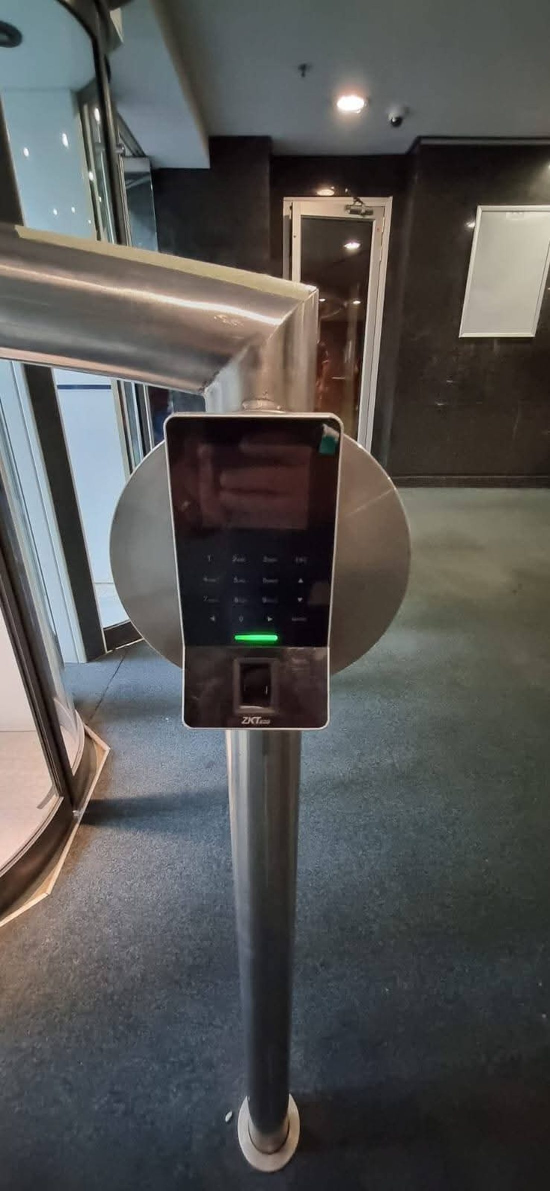 Biometric fingerprint access reader